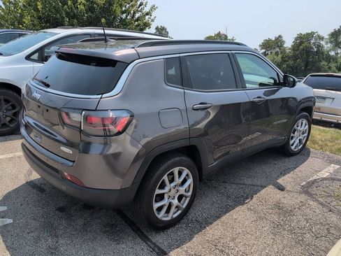 Used 2024 Jeep Compass Latitude w/ Sun and Sound Group AWD/4WD image 5