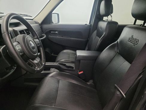Used 2012 Jeep Liberty Sport image 17