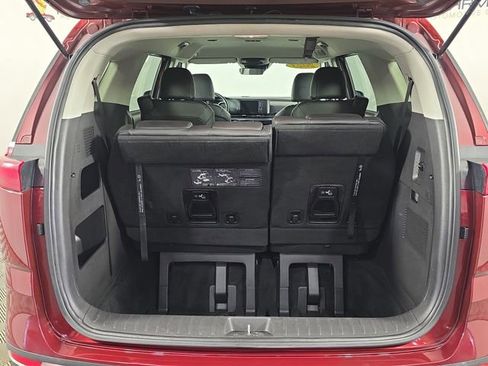 Used 2023 Kia Carnival LX FWD image 40