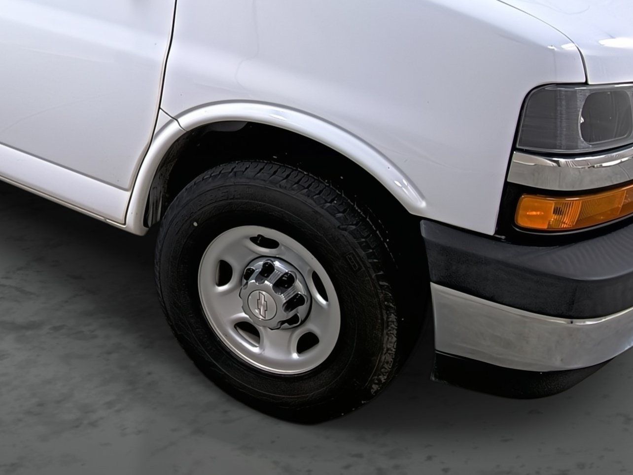 Used 2020 Chevrolet Express 2500 w/ Driver Convenience Package RWD image 14