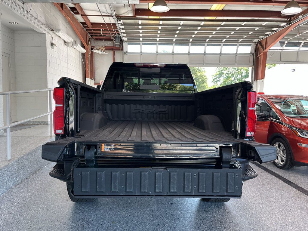 Used 2024 Chevrolet Silverado 2500 ZR2 w/ Technology Package AWD/4WD image 8