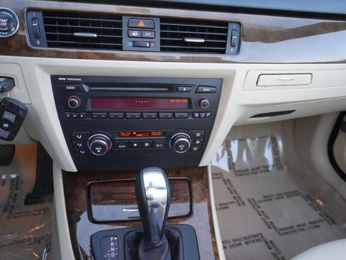 Used 2009 BMW 328i Convertible image 18