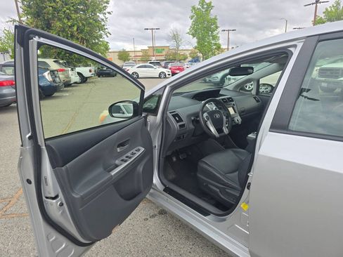 Used 2012 Toyota Prius V Five FWD image 9