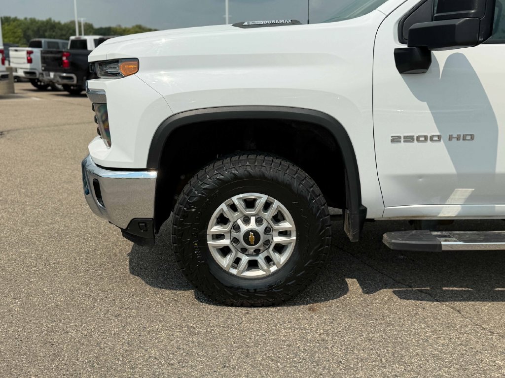 Used 2025 Chevrolet Silverado 2500 LT w/ Convenience Package AWD/4WD image 12