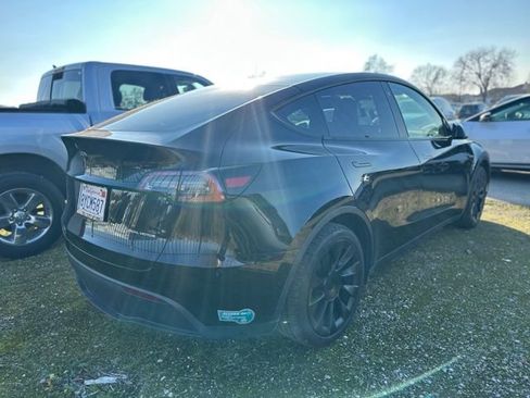 Used 2021 Tesla Model Y Long Range image 6