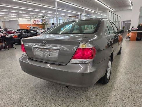 Used 2005 Toyota Camry FWD image 4