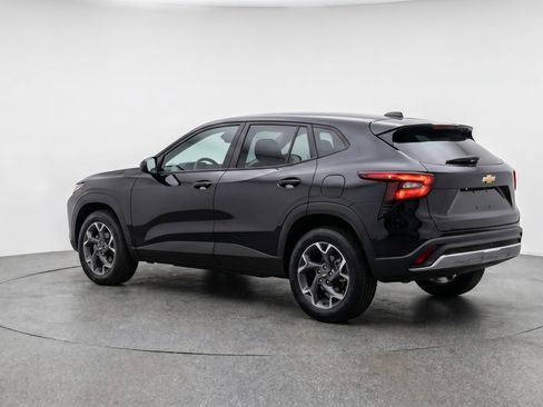Used 2025 Chevrolet Trax LT FWD image 6