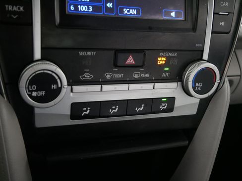 Used 2013 Toyota Camry LE image 23