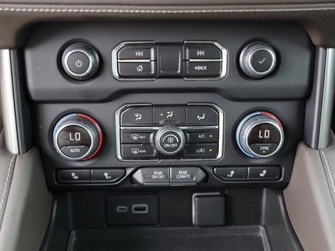 Used 2023 Chevrolet Tahoe Z71 w/ Luxury Package AWD/4WD image 23