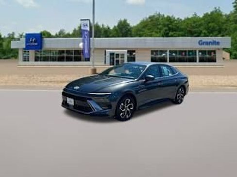 Used 2024 Hyundai Sonata SEL FWD image 2
