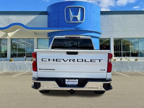 Used 2022 Chevrolet Silverado 1500 LTZ w/ LTZ Premium Package AWD/4WD image 3