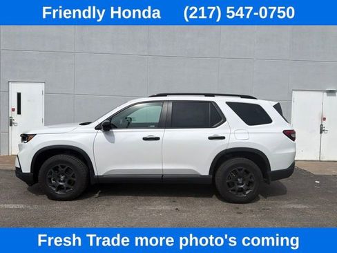 Used 2025 Honda Pilot TrailSport image 8