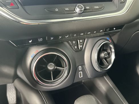 Used 2025 Chevrolet Blazer LT FWD image 22