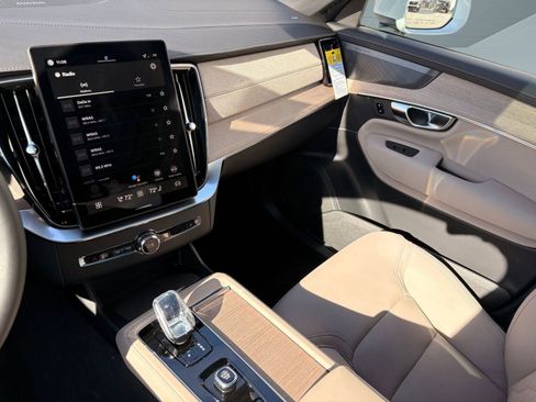 New 2026 Volvo XC90 T8 Plus image 25