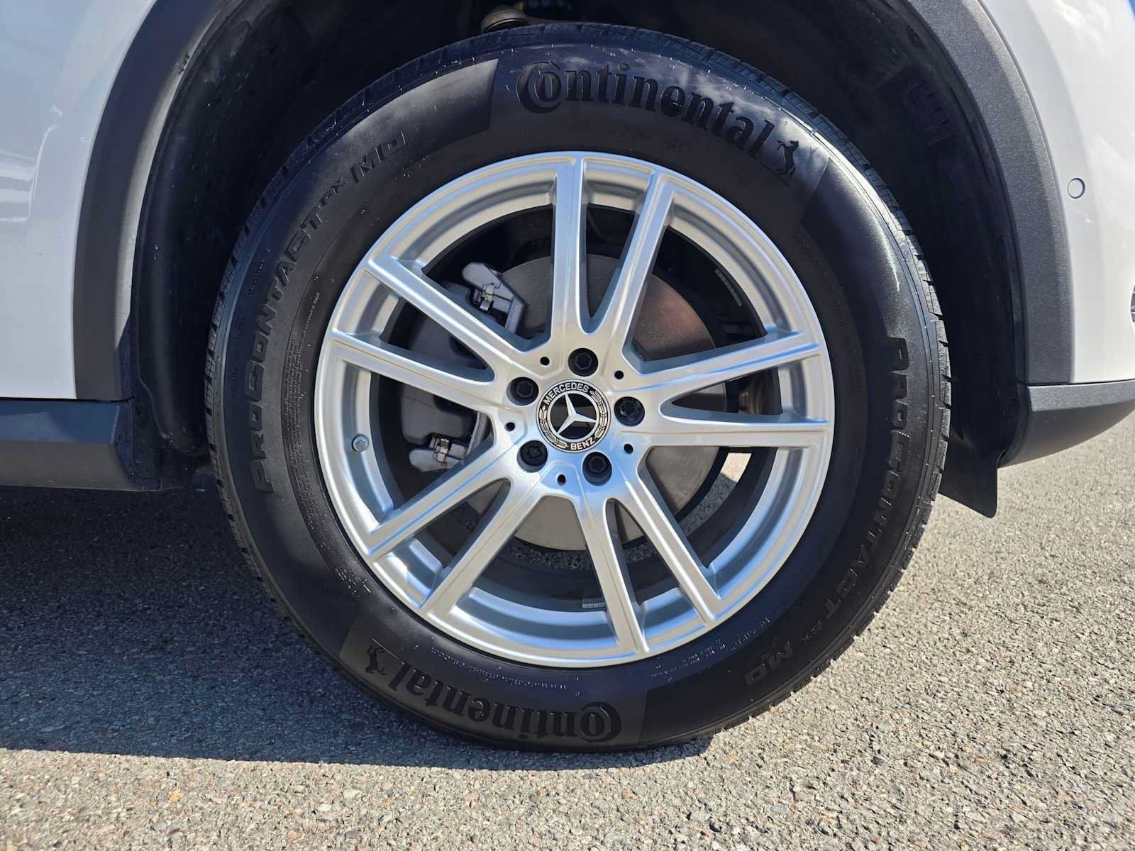 Used 2025 Mercedes-Benz GLC 300 4MATIC image 9