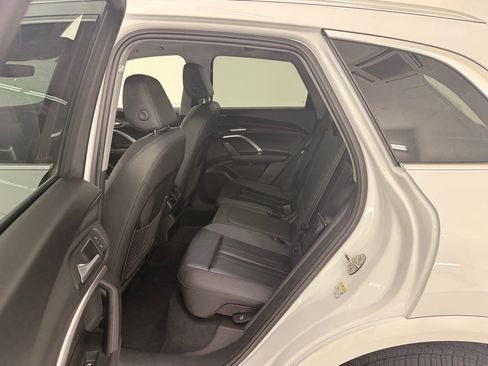 Used 2025 Audi Q5 Premium w/ Convenience Package image 13