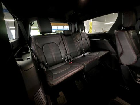 Used 2024 Ford Expedition Max Limited AWD/4WD image 29