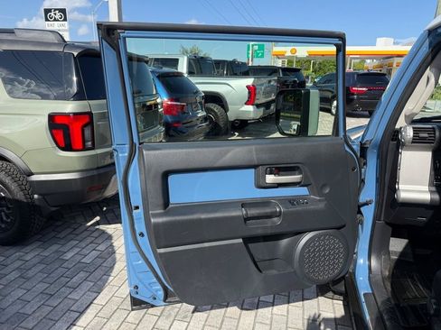 Used 2012 Toyota FJ Cruiser 4WD image 11