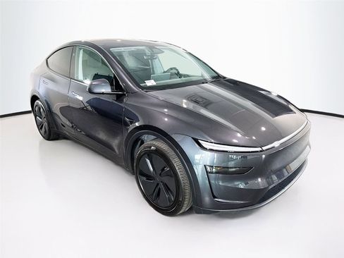 Used 2026 Tesla Model Y 2WD image 7