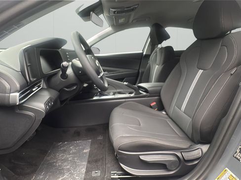 New 2026 Hyundai Elantra SE FWD image 21