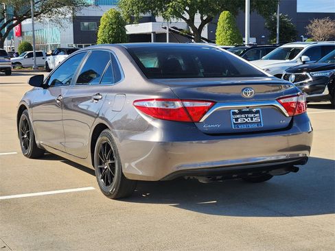 Used 2015 Toyota Camry LE image 5