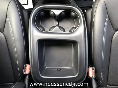 New 2025 Chrysler Pacifica Select w/ Fav Edition Package image 26