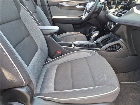 Used 2024 Chevrolet TrailBlazer LT w/ Convenience Package FWD image 18