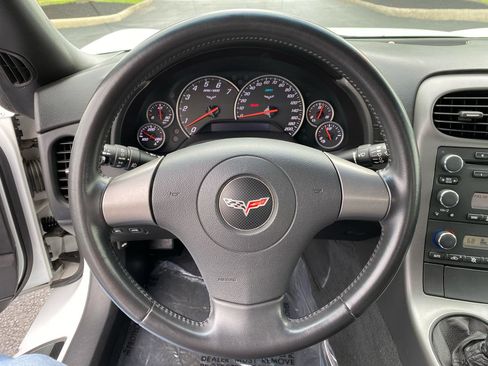 Used 2007 Chevrolet Corvette Coupe w/ Performance Package RWD image 18