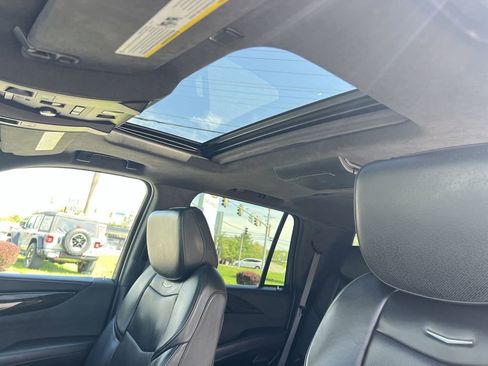 Used 2016 Cadillac Escalade Platinum image 32