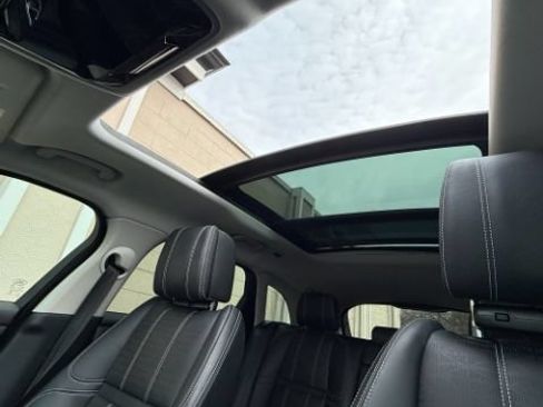 Used 2018 Land Rover Range Rover Velar AWD/4WD image 10