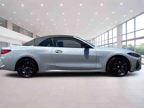 Used 2022 BMW M440i Convertible RWD image 3
