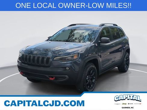 Used 2019 Jeep Cherokee Trailhawk w/ Cold Weather Group AWD/4WD image 1