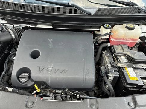 Used 2022 Chevrolet Traverse LS FWD image 38