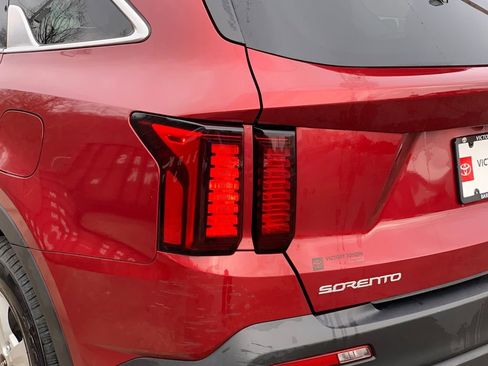 Used 2023 Kia Sorento LX image 36