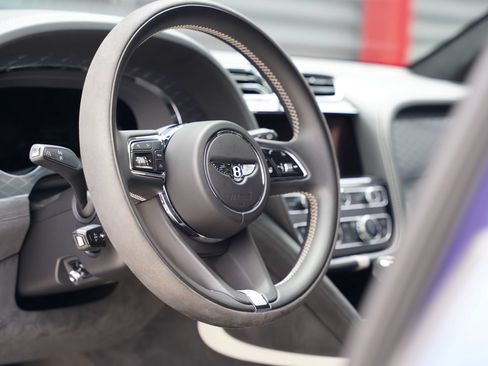 Used 2021 Bentley Bentayga Speed AWD/4WD image 19