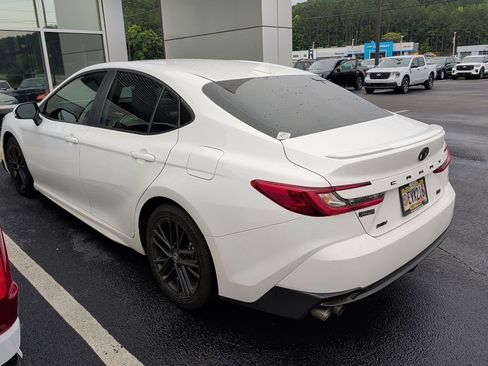 Used 2025 Toyota Camry SE FWD image 4