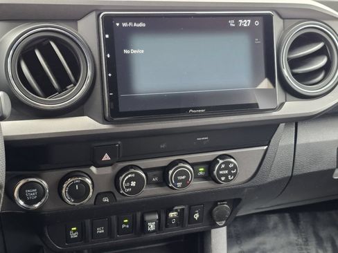 Used 2019 Toyota Tacoma TRD Off-Road w/ Technology Package AWD/4WD image 4