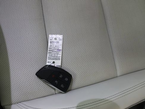 Used 2024 Buick Envision Avenir AWD/4WD image 22