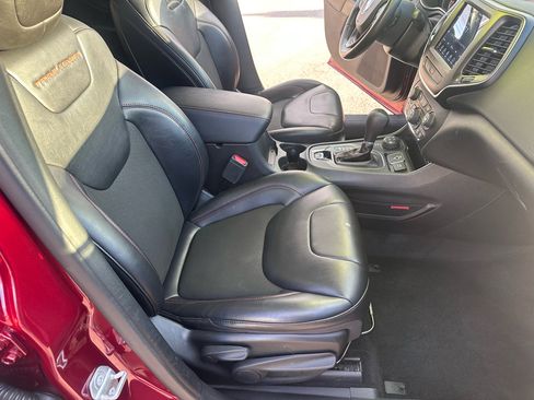 Used 2020 Jeep Cherokee Trailhawk w/ Comfort/Convenience Group image 16