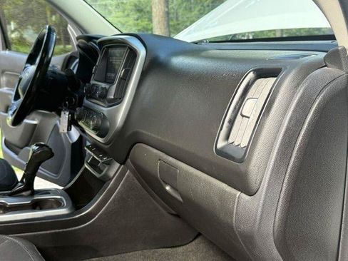 Used 2018 Chevrolet Colorado LT w/ Safety Package RWD image 16