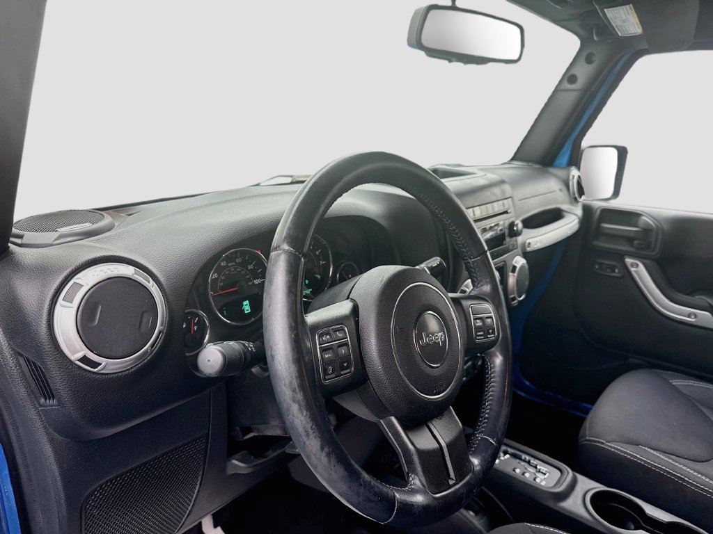 Used 2015 Jeep Wrangler Unlimited Sahara w/ Connectivity Group AWD/4WD image 9