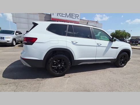 Used 2024 Volkswagen Atlas Peak Edition SE AWD/4WD image 41