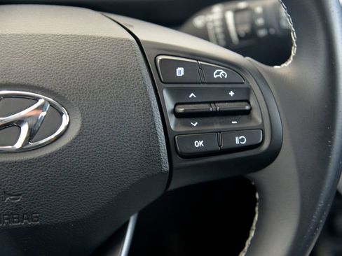 Used 2023 Hyundai Venue Limited image 23