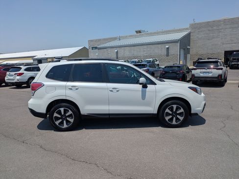 Used 2018 Subaru Forester 2.5i Premium AWD/4WD image 2