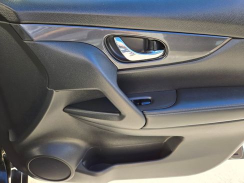 Used 2020 Nissan Rogue SV image 21