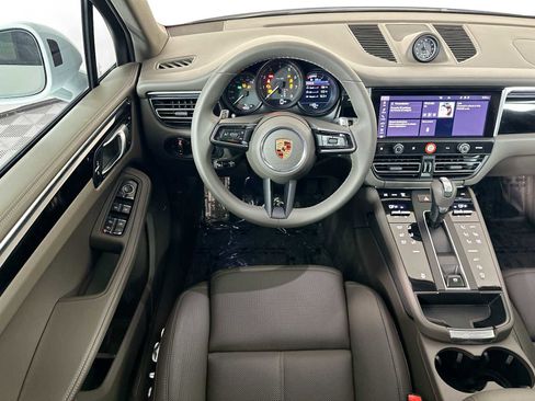 Certified 2025 Porsche Macan image 24