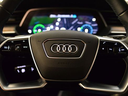 Certified 2023 Audi e-tron Premium Plus w/ Premium Plus Package AWD/4WD image 33