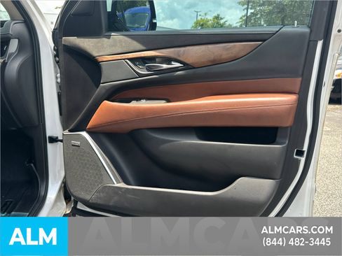 Used 2020 Cadillac Escalade ESV Luxury RWD image 17