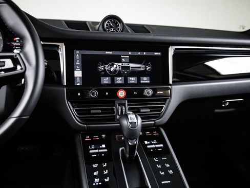 Certified 2026 Porsche Macan S AWD/4WD image 19