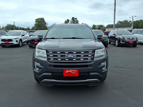 Used 2016 Ford Explorer XLT w/ Equipment Group 201A AWD/4WD image 9